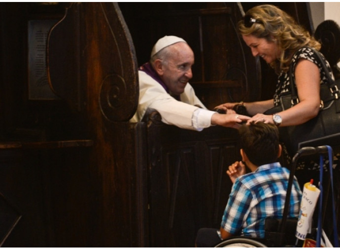 Il Papa confessa alla Porziuncola (Foto Umbria24) Il Papa confessa alla Porziuncola (Foto Umbria24)